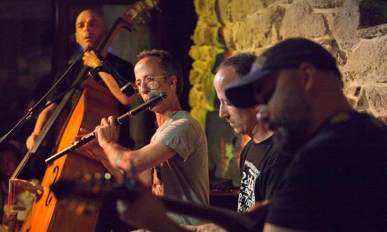 GALAXIA ETRAD. O mestre de requinta e corda pulsada no Concerto de Nadal da Universidade de Vigo co grupo TOR. Xoves 17. 20:00h