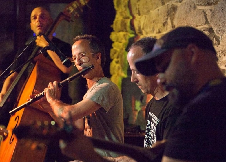 GALAXIA ETRAD. O mestre de requinta e corda pulsada no Concerto de Nadal da Universidade de Vigo co grupo TOR. Xoves 17. 20:00h