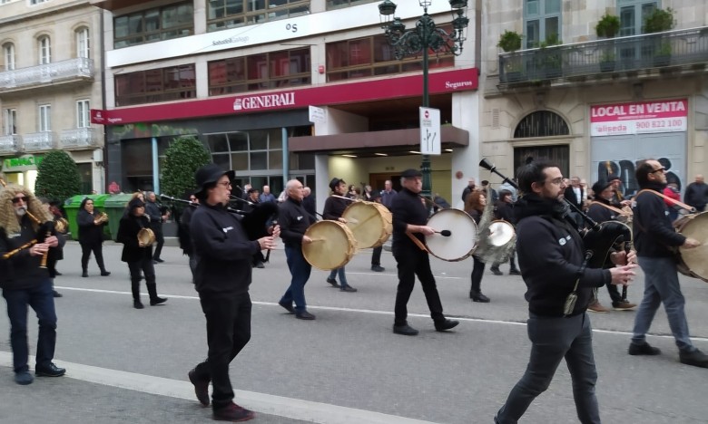 A Banda de Gaitas e Percusións da ETRAD no Enterro do Meco do Entroido de Vigo. 02MAR. 18:00hs. Dende Policarpo Sanz. ETRADVIGO 2021-22.