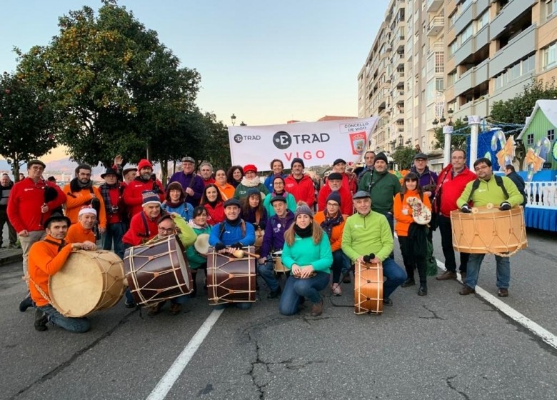 A Banda de gaitas da ETRAD no desfile da queima do meco do entroido de Vigo. Mércores 26 de febreiro. 18h.