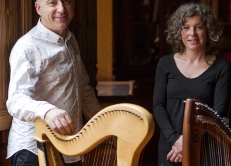 GALAXIA ETRAD. Bea Martínez e Rodrigo Romaní publican ILLAS, un EP con tres paisaxes sonoras dende a óptica da arpa céltica.